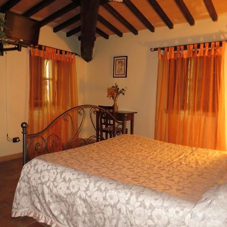 Agriturismo Casale Delle Lucrezie تودي المظهر الخارجي الصورة