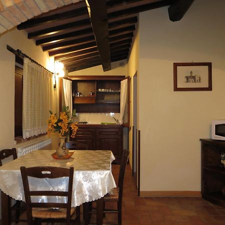 Agriturismo Casale Delle Lucrezie تودي المظهر الخارجي الصورة