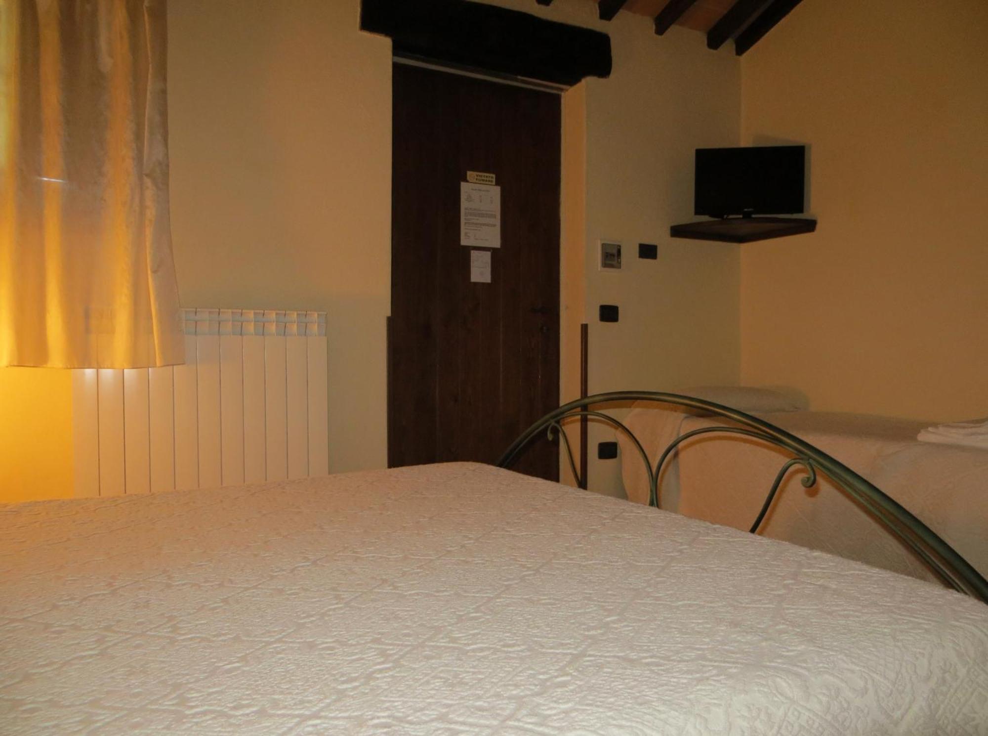 Agriturismo Casale Delle Lucrezie تودي المظهر الخارجي الصورة