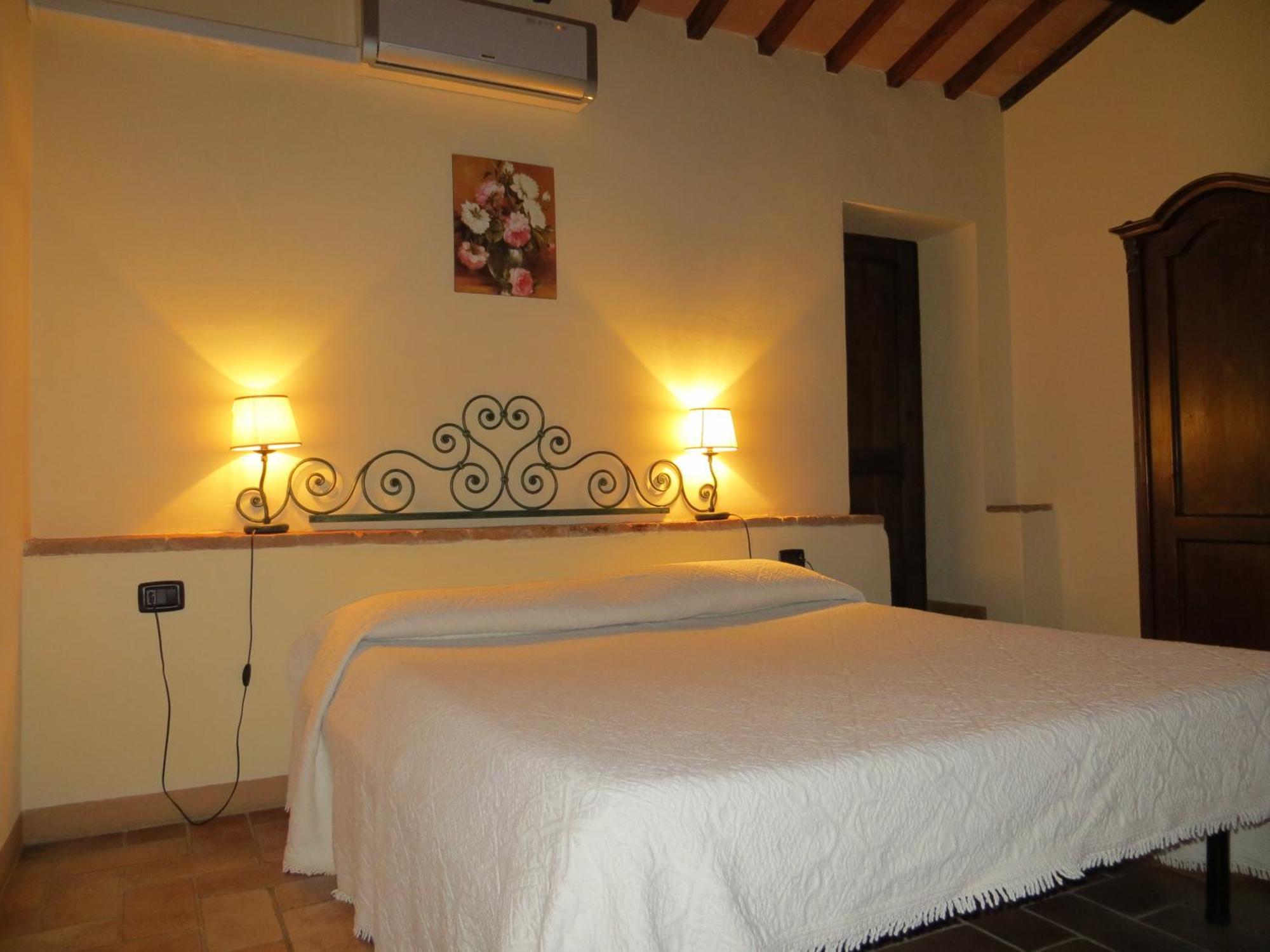 Agriturismo Casale Delle Lucrezie تودي المظهر الخارجي الصورة