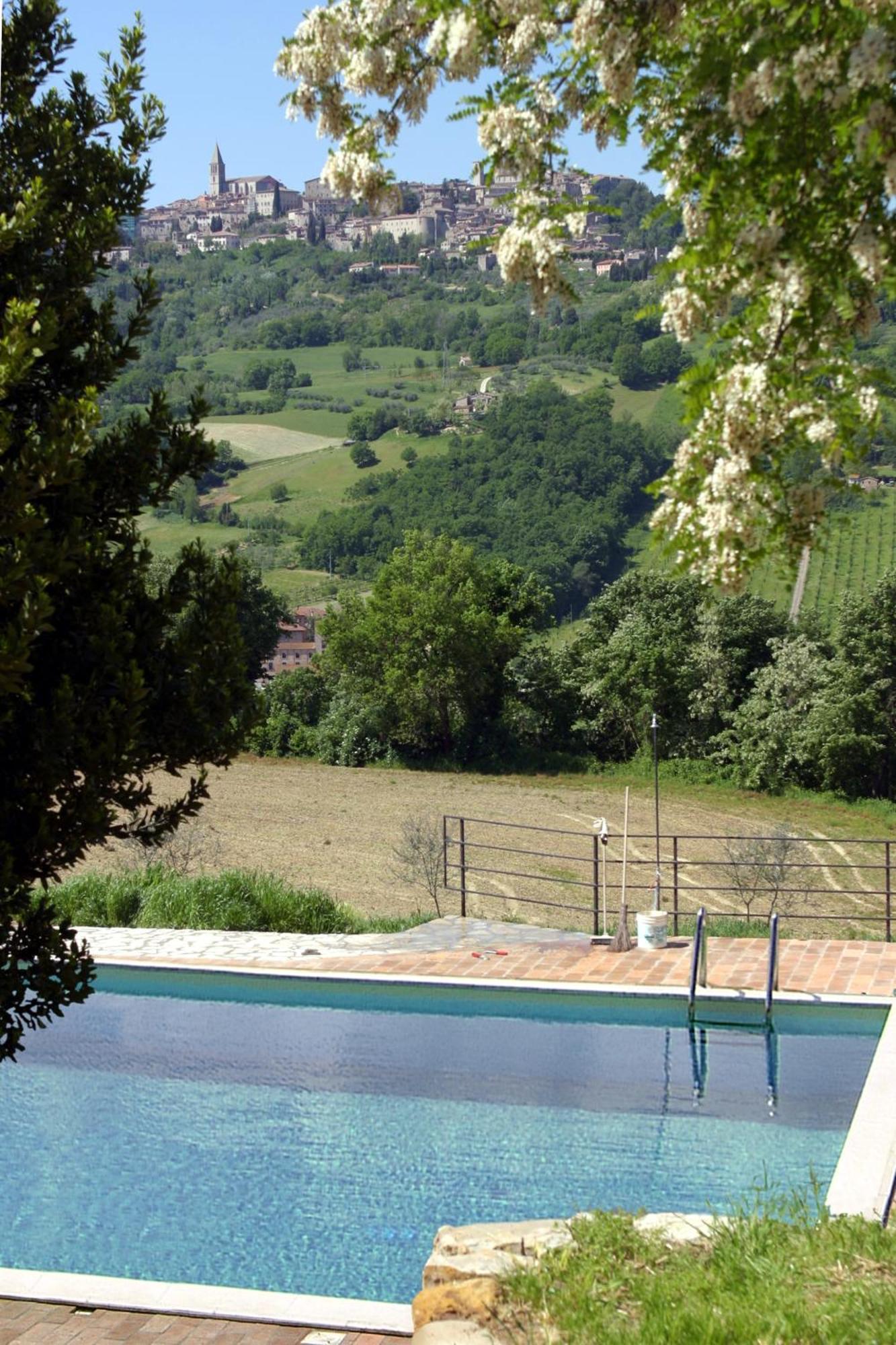 Agriturismo Casale Delle Lucrezie تودي المظهر الخارجي الصورة