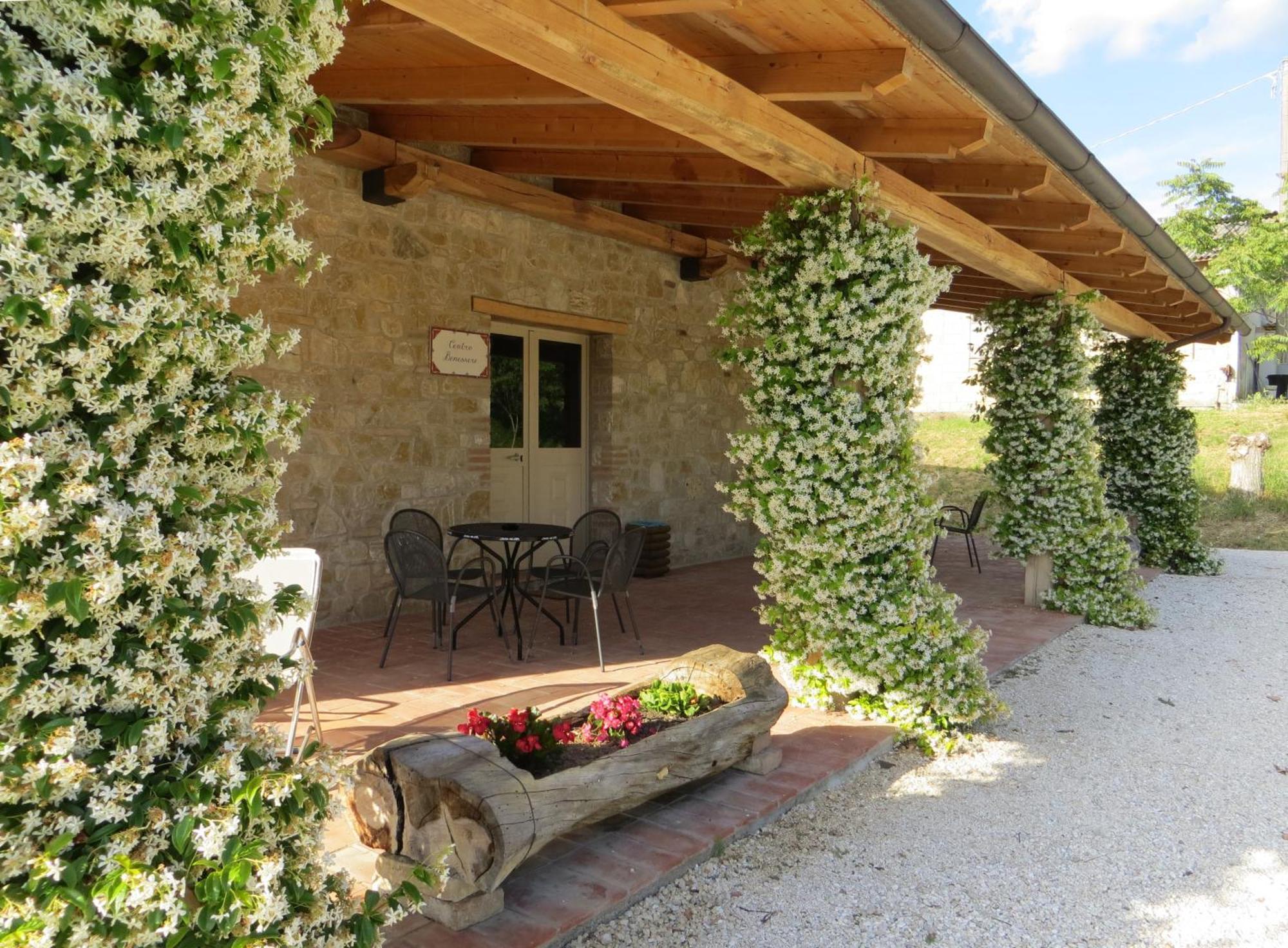 Agriturismo Casale Delle Lucrezie تودي المظهر الخارجي الصورة