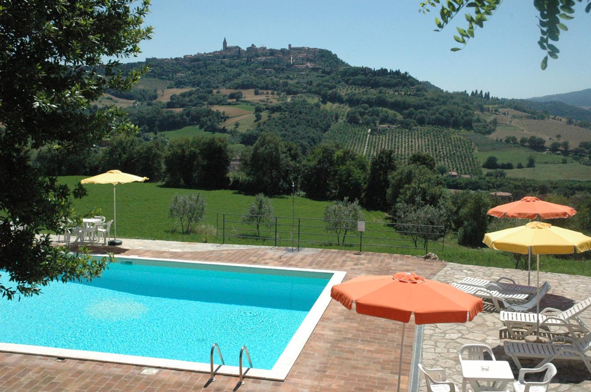Agriturismo Casale Delle Lucrezie تودي المظهر الخارجي الصورة